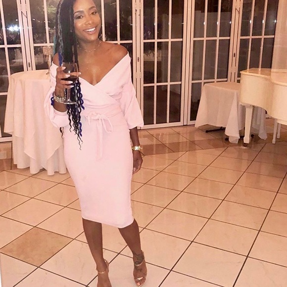 Soft pink knee length dress - Picture 2 of 2